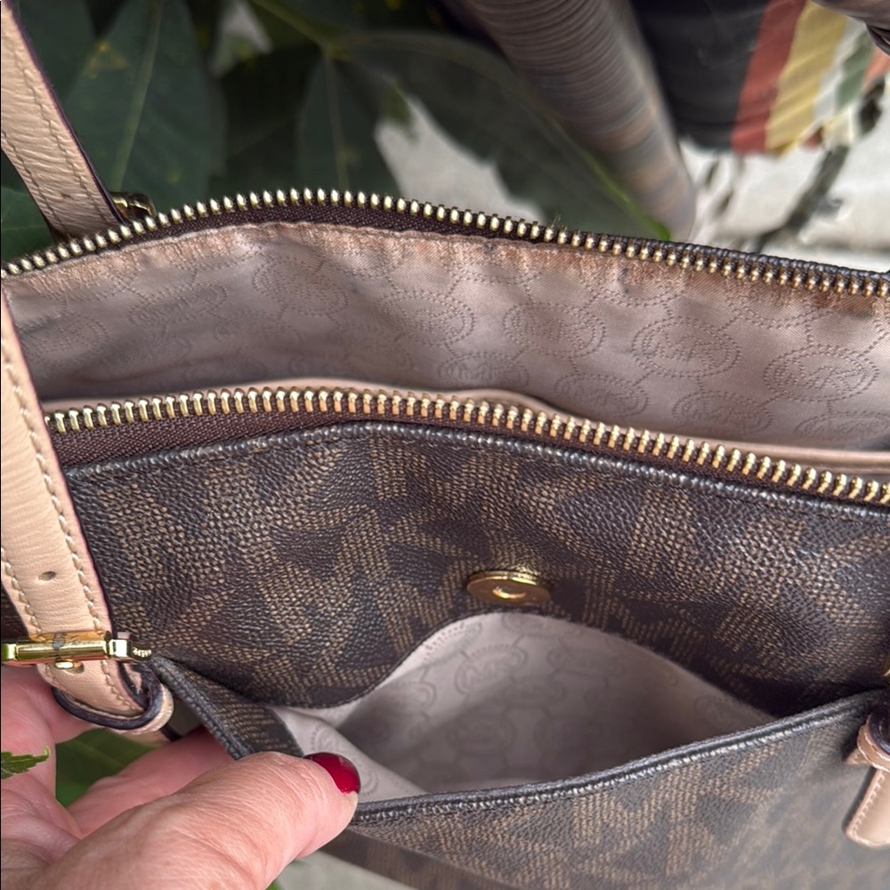 Michael Kors Brown Signature Jet Set Tote - Picture 5 of 7